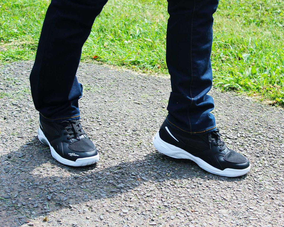 Chaussures de marche noires tout-en-un pour hommes, avec maintien ferme de la voûte plantaire, confort et performance