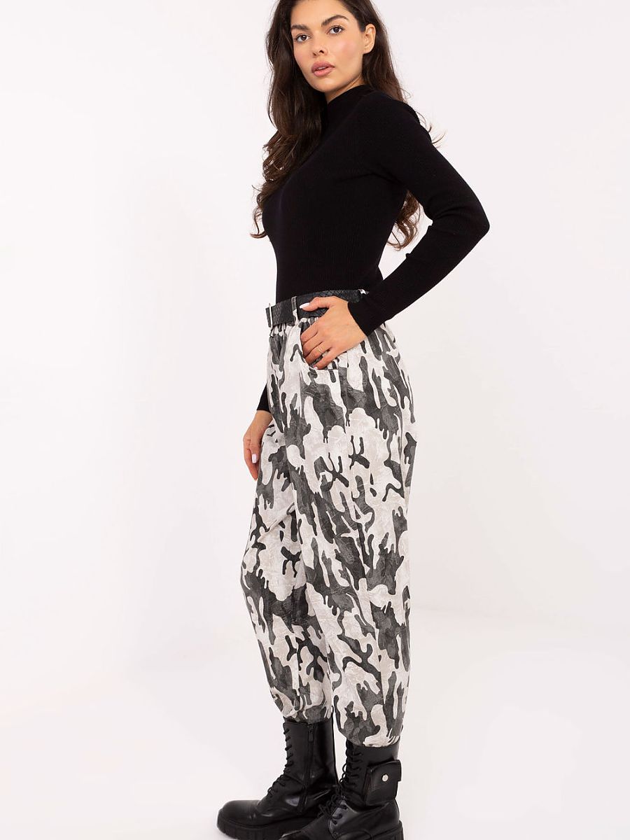 Women trousers model 218437 Italy Moda