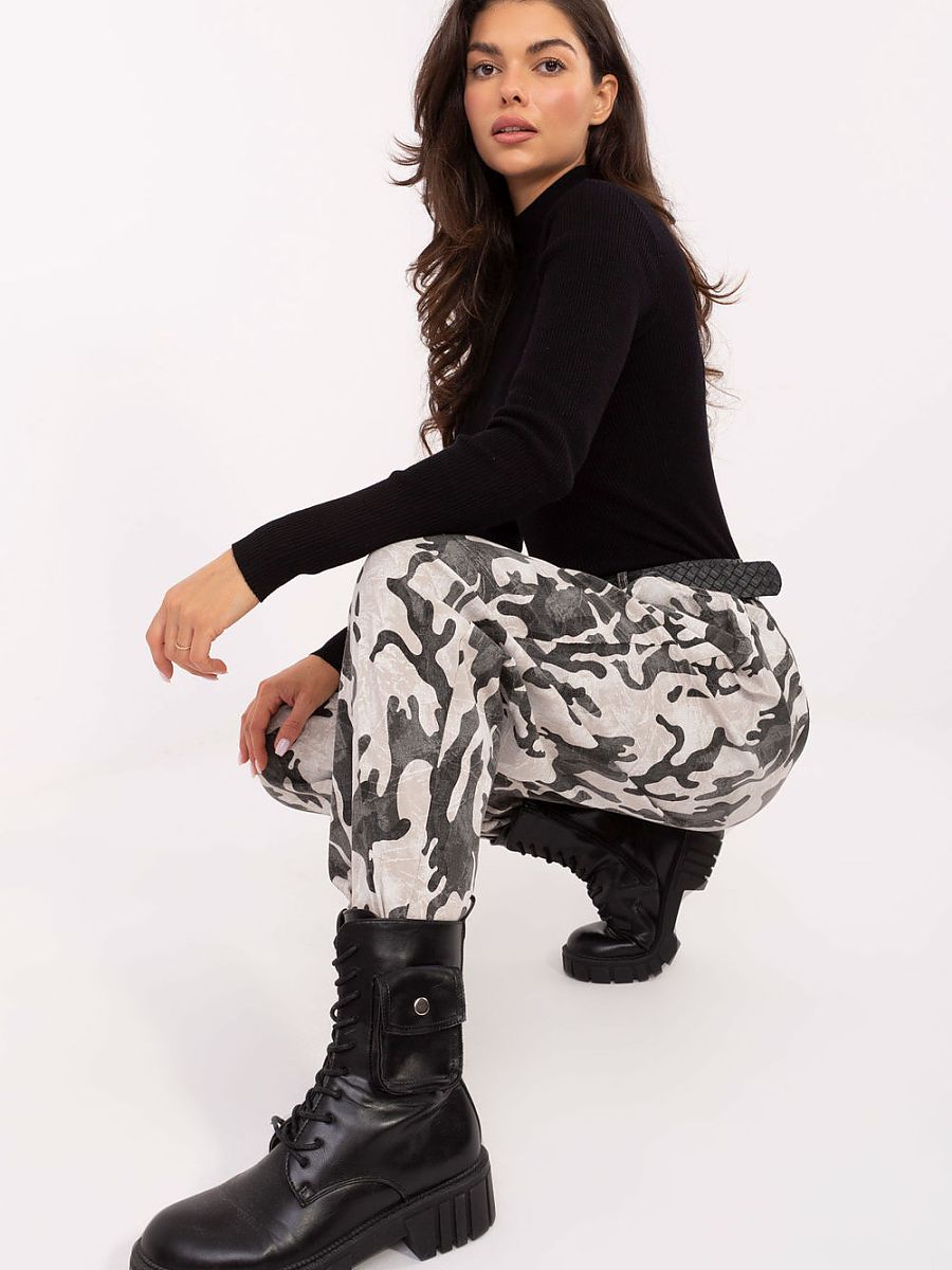 Women trousers model 218437 Italy Moda