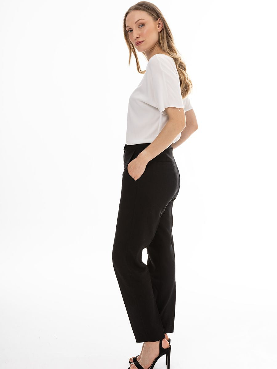 Women trousers model 225297 awama