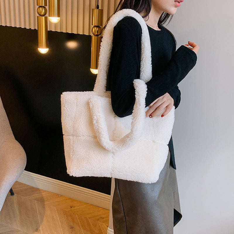 Sac à main de luxe en peluche de créateur pour femmes, sac à bandoulière portable de grande capacité, sacs à main moelleux d'hiver à la mode