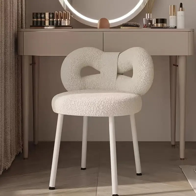 Tabouret de coiffeuse avec dossier en forme de papillon